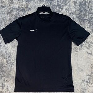 Nike boys XL Classic Black Tee embroidered logo